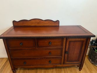 Dresser