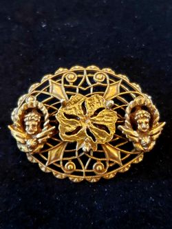 Vintage gold tone angel brooch. 1.75 inches wide. 1.5 in wide.