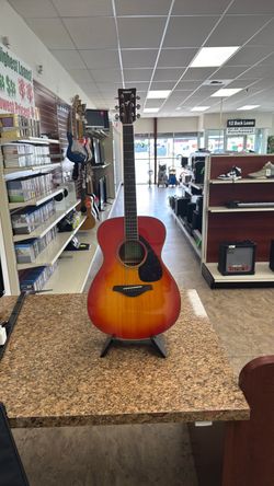 Music gear guitar Yamaha fs820
