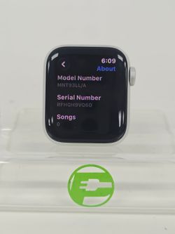 GPS Only Apple Watch SE 2nd Gen 40MM Silver Aluminum White Sport Band MNJT3LL/A