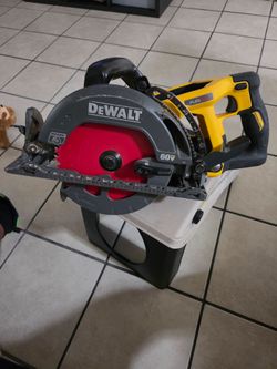 FLEXVOLT 60V MAX Cordless Brushless 7-1/4 in. Wormdrive Style Circular Saw (Tool Only)