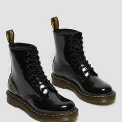 1460 WOMEN'S PATENT LEATHER LACE UP BOOTS