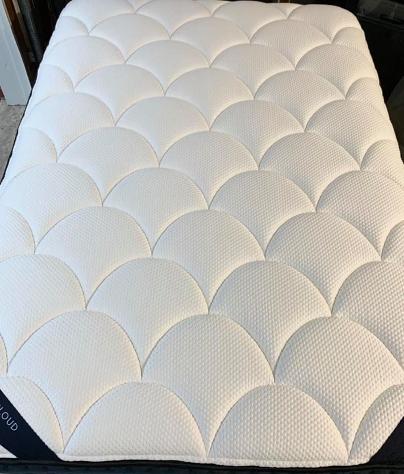 The DreamCloud, Queen