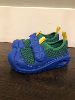 Crocs toddler size 6