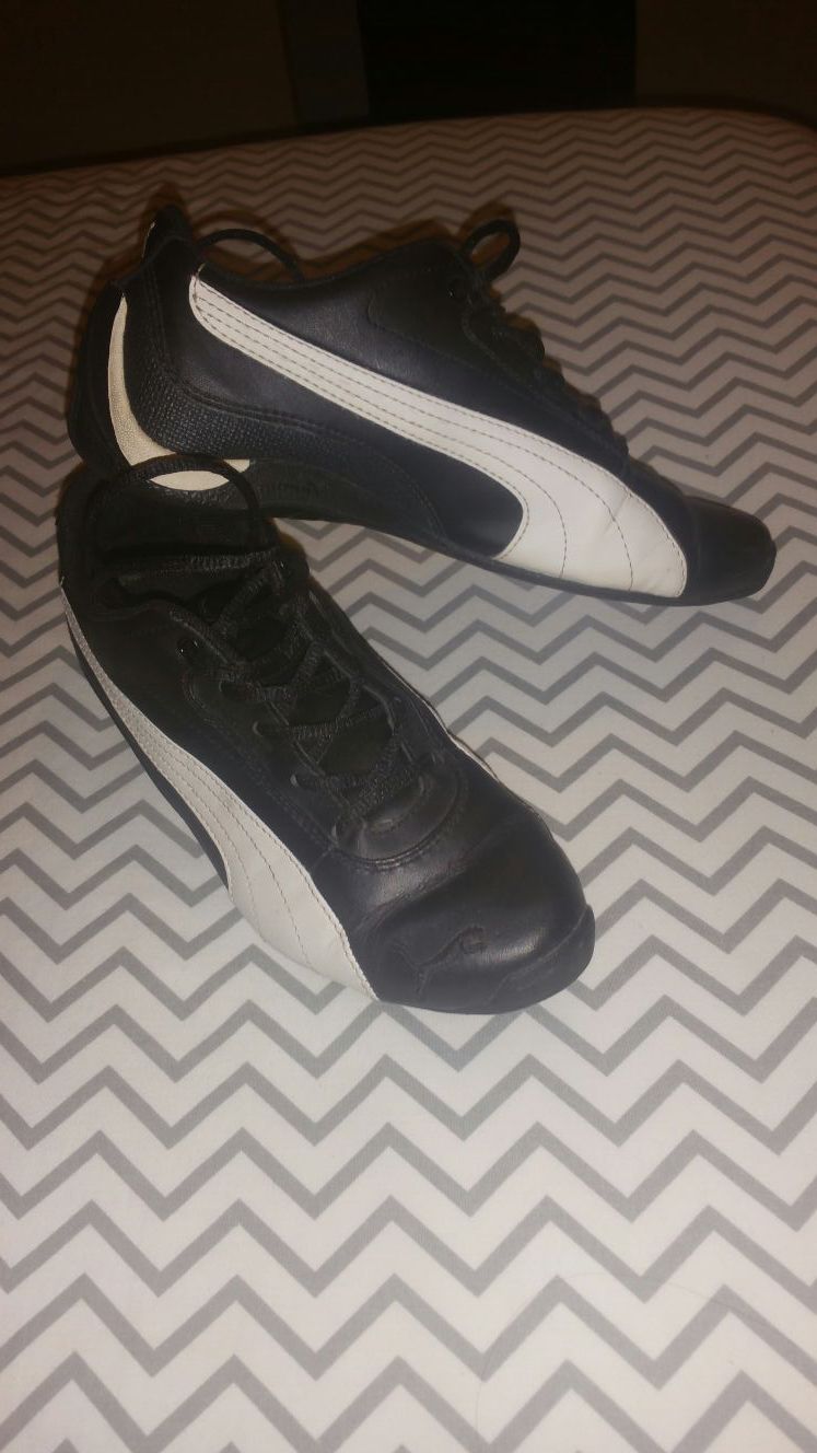Puma sneakers size 5