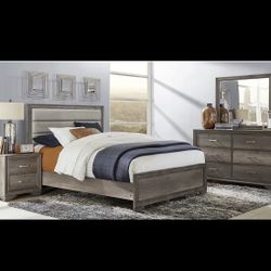 Queen Bedroom Set (Mattress Included) 