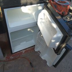 Mini Fridge With Freezer 