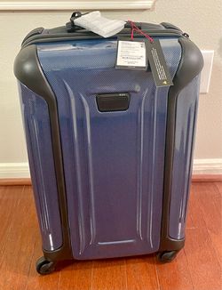 Tumi international spinner carry on