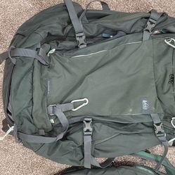 REI 65L Travel Backpack / Hiking Rucksack With Built In Daypack