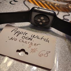APPLE  WATCH   NO CHARGER. 