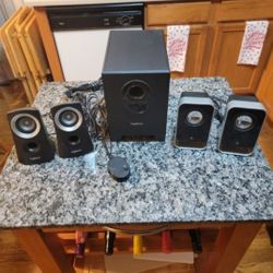 Logitech COMPUTER SPEAKER SYSTEM (Excellent Condition)