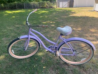 LIKE NEW, ONLY RIDDEN ONCE! BEAUTIFUL, HUFFY CRANBROOK, LAVENDER BEACH CRUISER! Only $120!