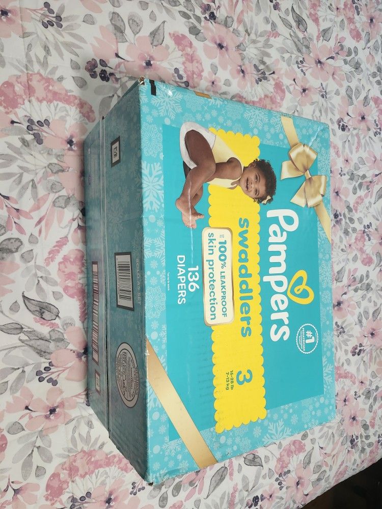 Pampers Diapers 136 Count Size 3