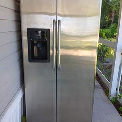 GE Stainless Steal Refrigerator
