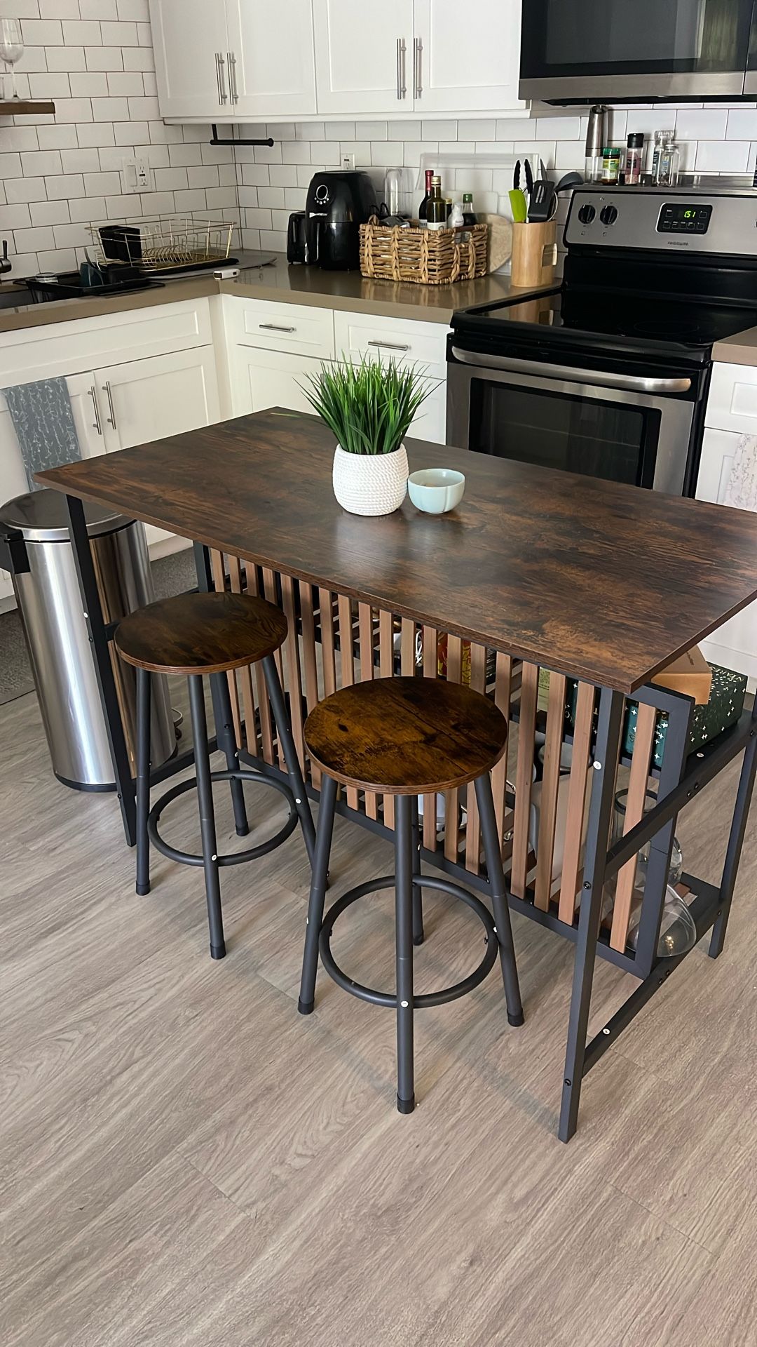 Kitchen Table And Bar Stools