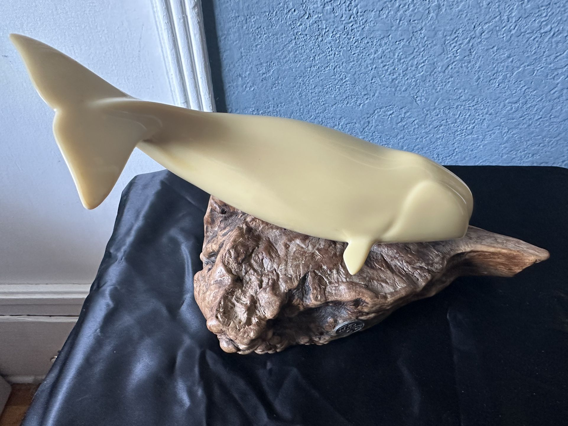 Beautiful Whale Sculpture Art on Wood Decor