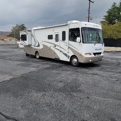 motorhome rv with 2 BIG SLIDES. LIKE NEW! MUST SEE!