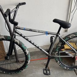 cult 23 in wheelie bike 