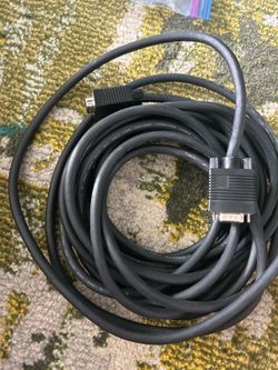 Este cable VGA negro macho a macho tiene una longitud aproximada de 50