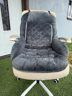 Plush Office Chair with Wheels