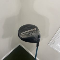 Right Handed Titleist Gt2 Driver 9 Degree With Tour Ad Blue Shaft And Counter Balance Weight 