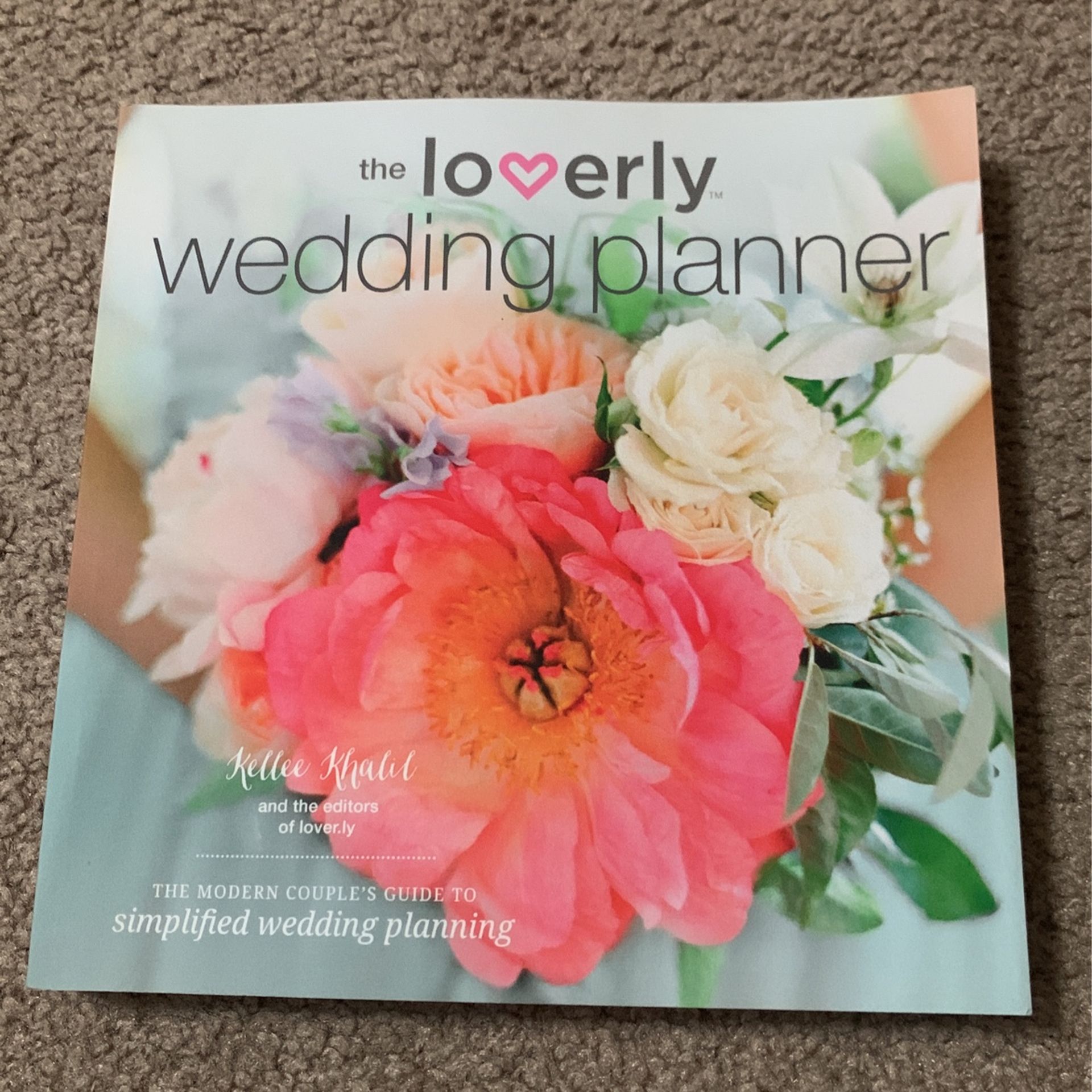Loverly Wedding Planner : The Modern Couple's Guide to Simplified Wedding...