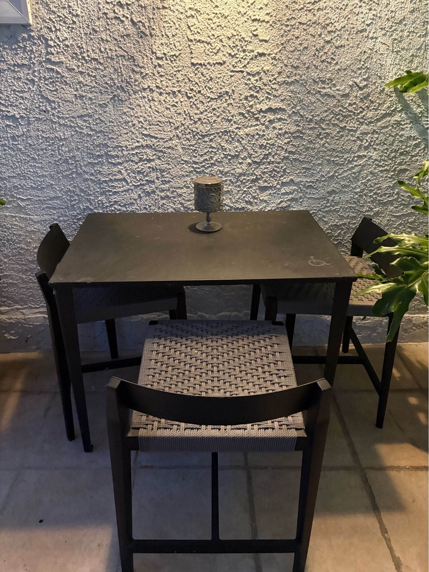 Table + 3 chairs
