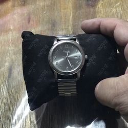 watch’s. bulova …invicta ..seiko .. and some other not expensive …asking 300 for all..