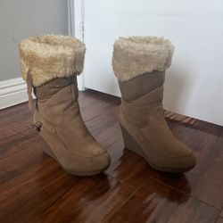 Bearpaw Women’s Suede Wedge Boots Size 7 