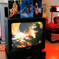 CRT 13-in Full Colored Philco JVC TV VHS Hi-fi 4 Head Stereo VCR With Remote Star Wars Movies For Display