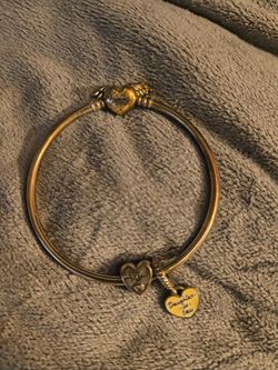 Pandora Winged Heart Bangle
Bracelet with charms
