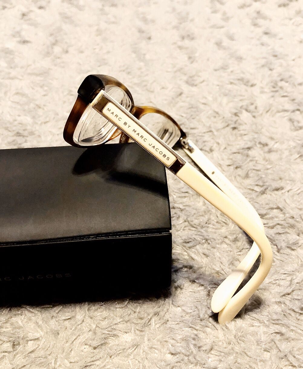 Marc By Marc Jacobs glasses paid $180 Great Condition! An ultra sophisticated look that brings retro glamour to eyewear. Color Havana Cream, rectangu