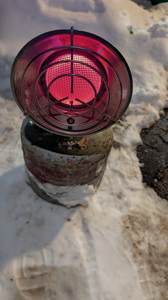 Propane heater just the heater no tank works great fits on a 20 LB tank or larger