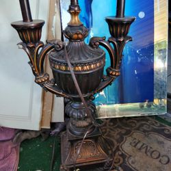 Lámpara Tiene Ese Trocito Quebrado $10