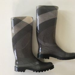 NEW Burberry Rain Boots Size 5.5