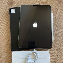 iPad Pro 11” (M2 chip / 2022 model) 4th Generation 128GB with  keyboard case and stylus pen 