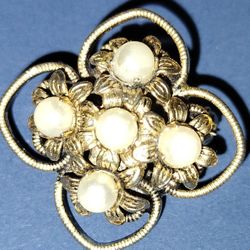 Stunning  Gold Tone Metal Filigree Flower Brooch/Pin with Faux Pearls 1950 
