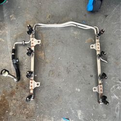 2018-2022 mustang gt fuel rail and injectors / came off 2019 mustang 14k miles