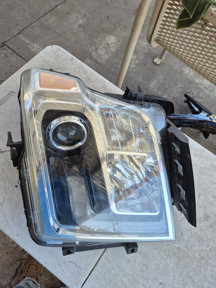 Nissan Titan Left Headlight Xenon Oem