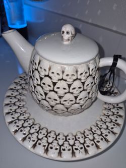 Skull teapot