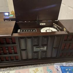 Zenith Recording Combo Table With Tape Recorder Turn Table And Radio And Speakers All Works