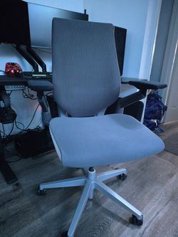 *NEW* Custom Steelcase Gesture 3D knit black and gray ergonomic office chair