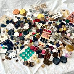 3 Pounds Of Vintage Buttons