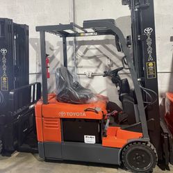Forklift 