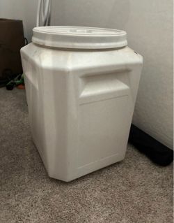 GAMMA2 Vittles Vault - dog food storage container