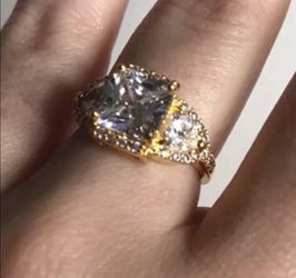 New 18 k yellow gold engagement ring wedding ring set