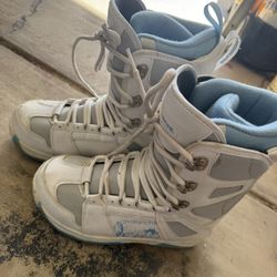 Women’s White Avalanche Snowboard Boots Size9