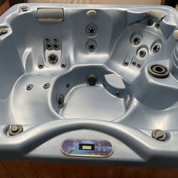 6-7 Person Infinity Hot Tub