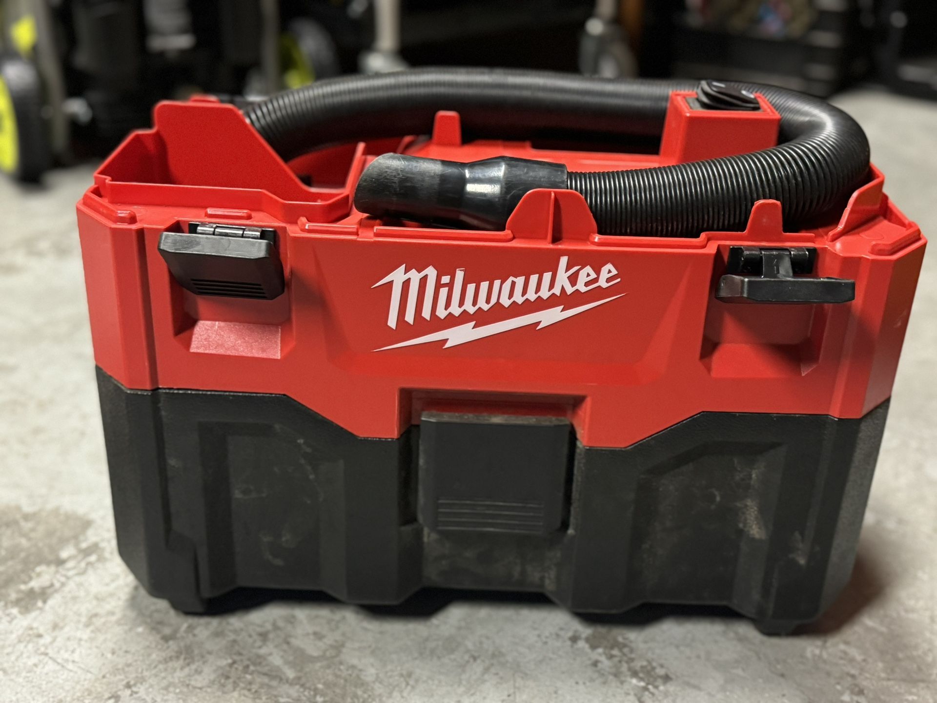 Milwaukee Vacuum Portable 