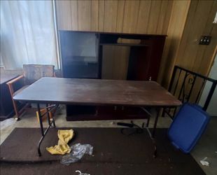 Folding table